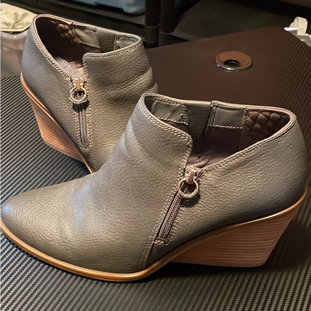 EUC - Gray booties - Fall MUST HAVE